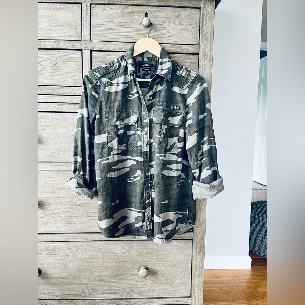 Express Women’s Camo Boyfriend Button Down!